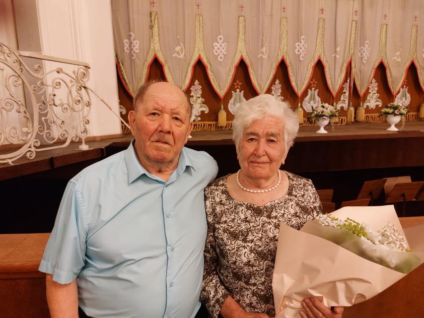 Семья из Кяхты награждена Медалью «За любовь и верность».